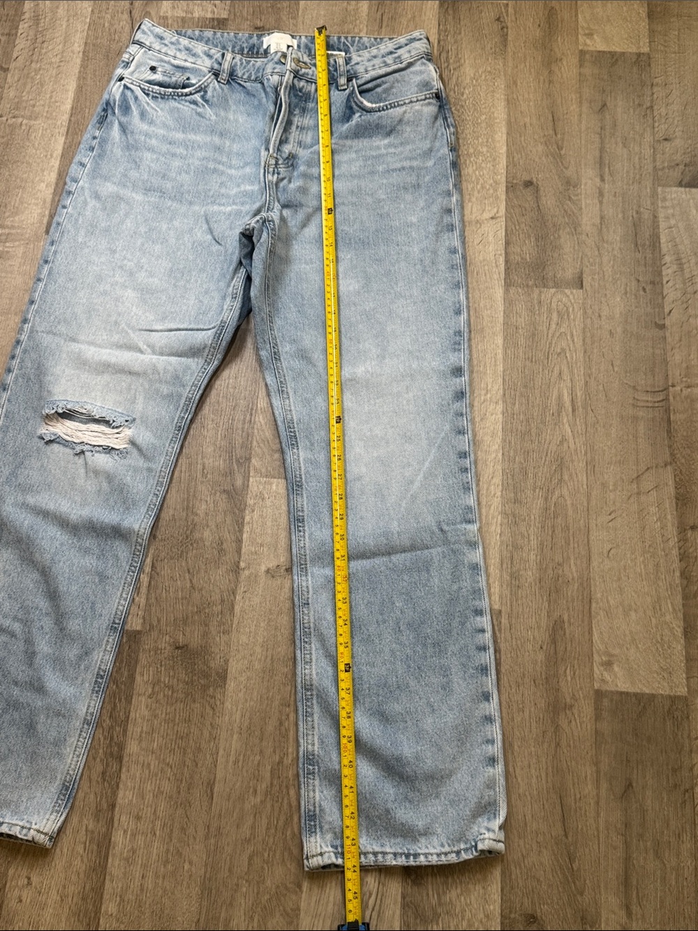 H&M Women’s Relaxed Light Blue Distressed Jeans. Size 12 - Picture 5 of 12